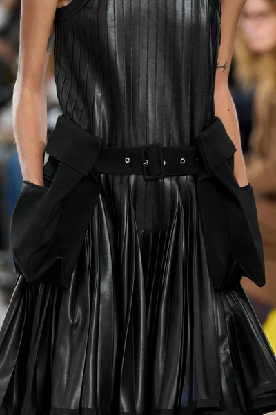 Look 19